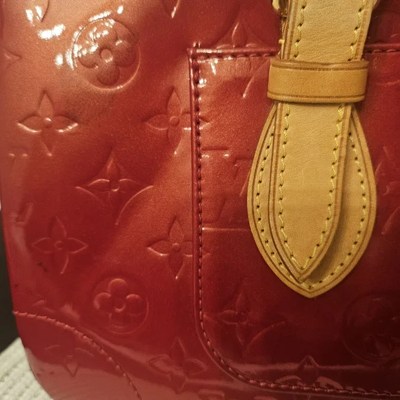 Louis Vuitton Bedford Shoulder Bag – Vernis Monogram – Red ✨ - Picture 6 of 16